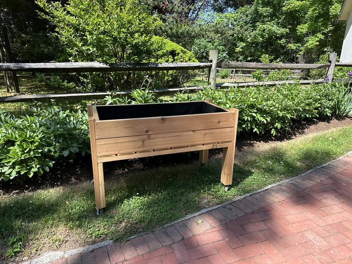 Cedar Planters 2x4' with wheels